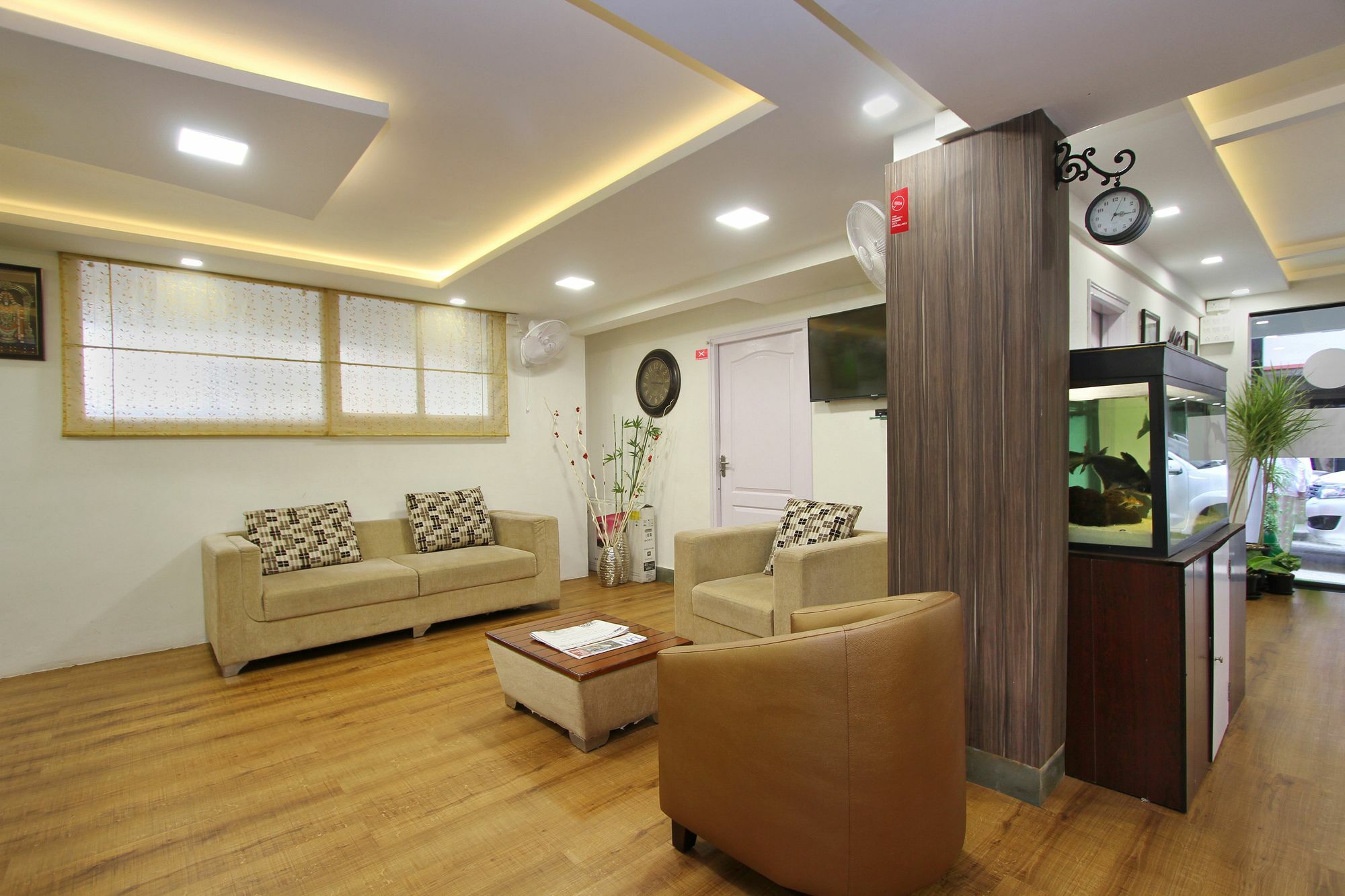 Capital O 5379 The Roy Grand Inns 班加罗尔 外观 照片