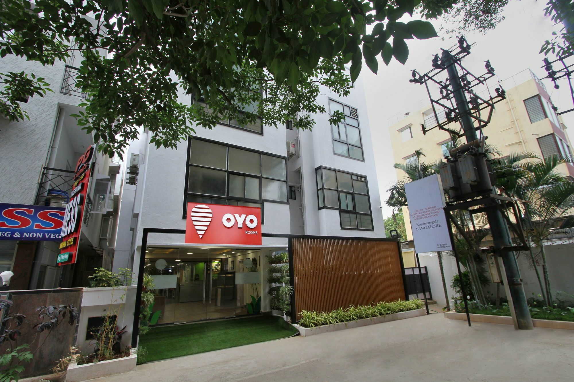 Capital O 5379 The Roy Grand Inns 班加罗尔 外观 照片