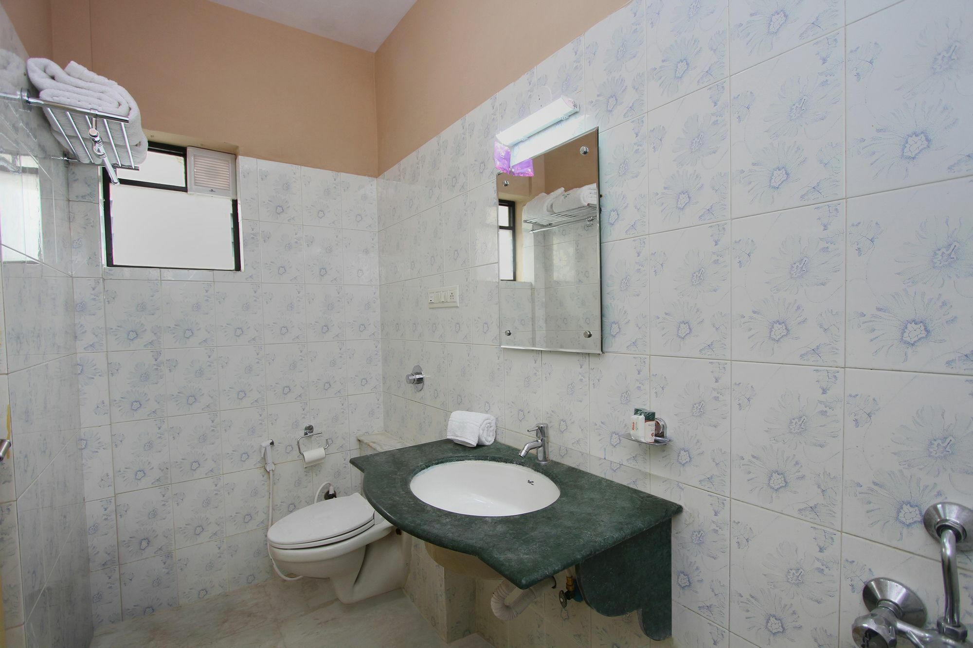 Capital O 5379 The Roy Grand Inns 班加罗尔 外观 照片