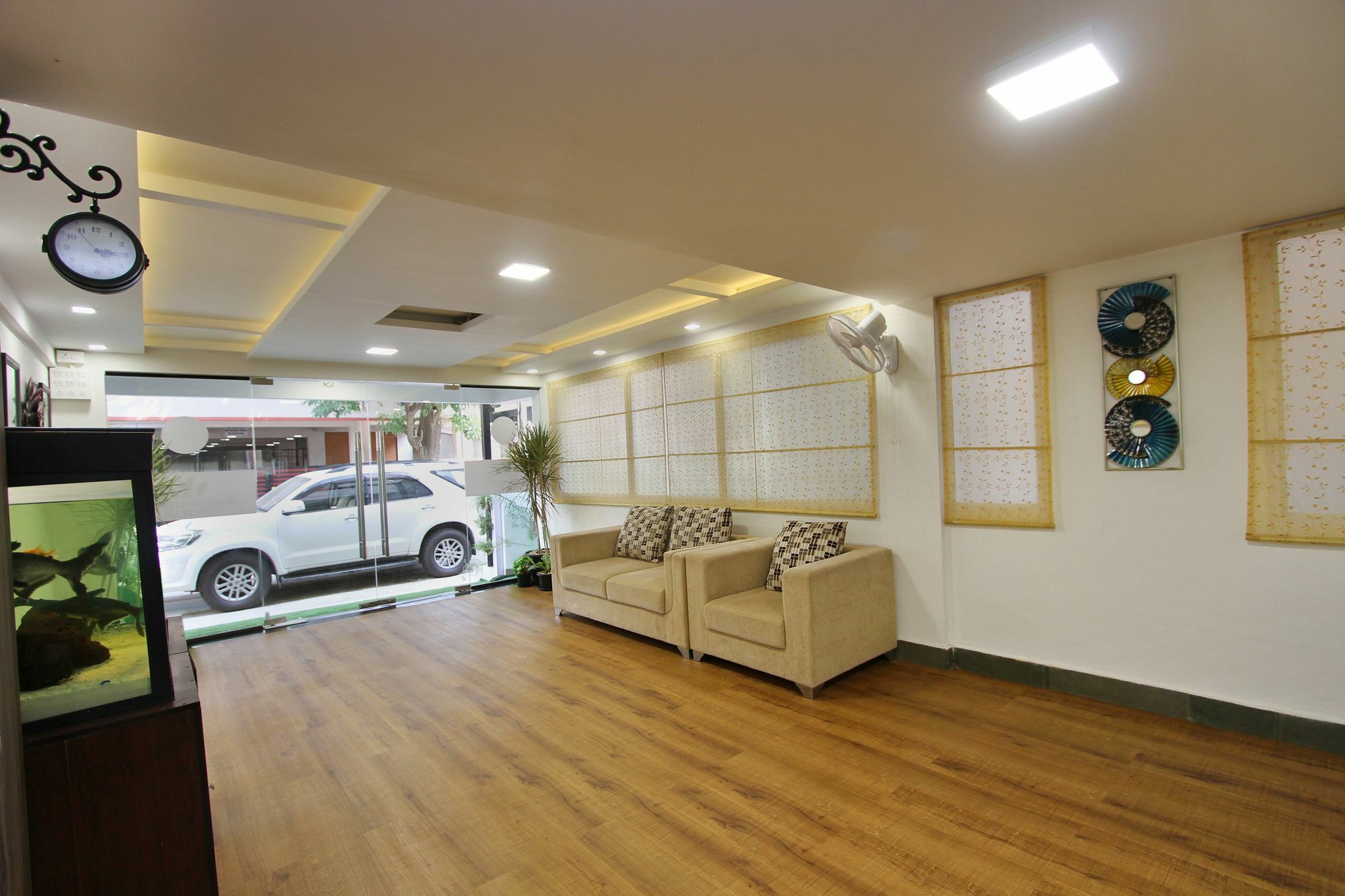 Capital O 5379 The Roy Grand Inns 班加罗尔 外观 照片