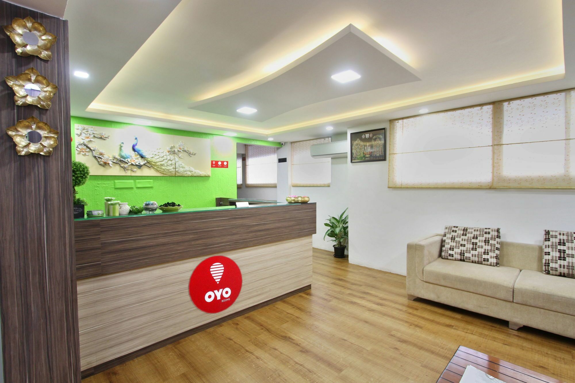 Capital O 5379 The Roy Grand Inns 班加罗尔 外观 照片