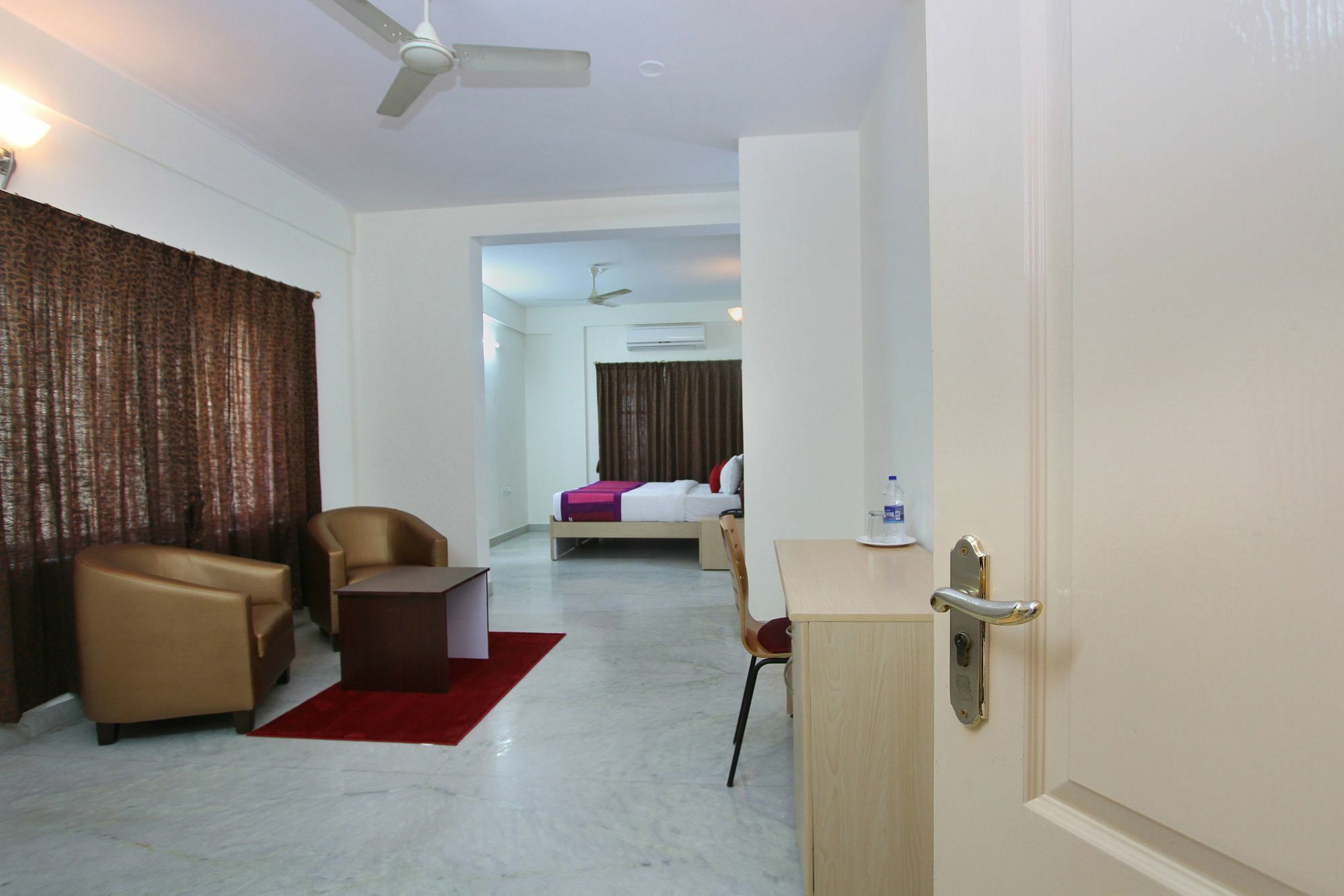 Capital O 5379 The Roy Grand Inns 班加罗尔 外观 照片
