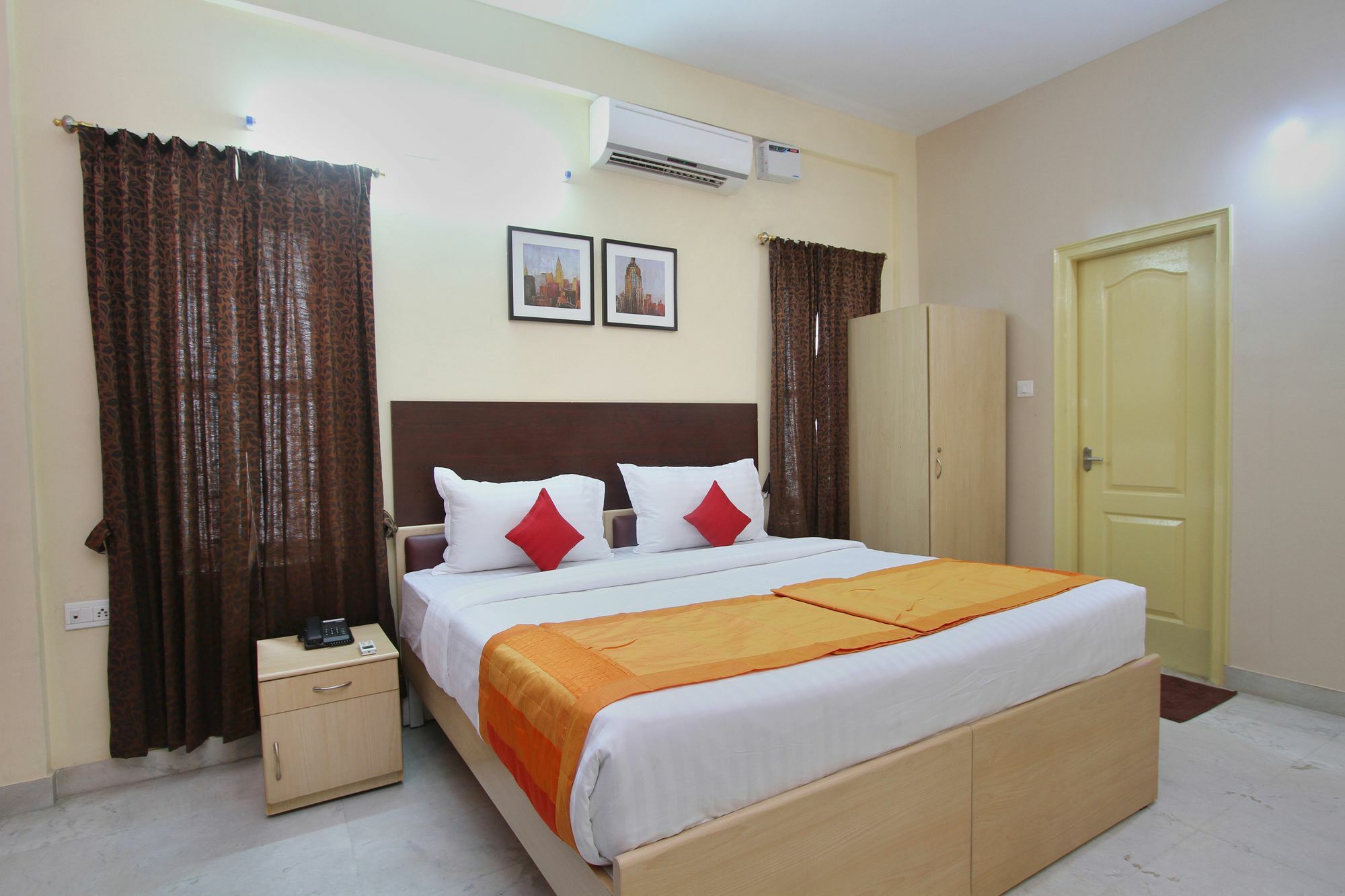 Capital O 5379 The Roy Grand Inns 班加罗尔 外观 照片