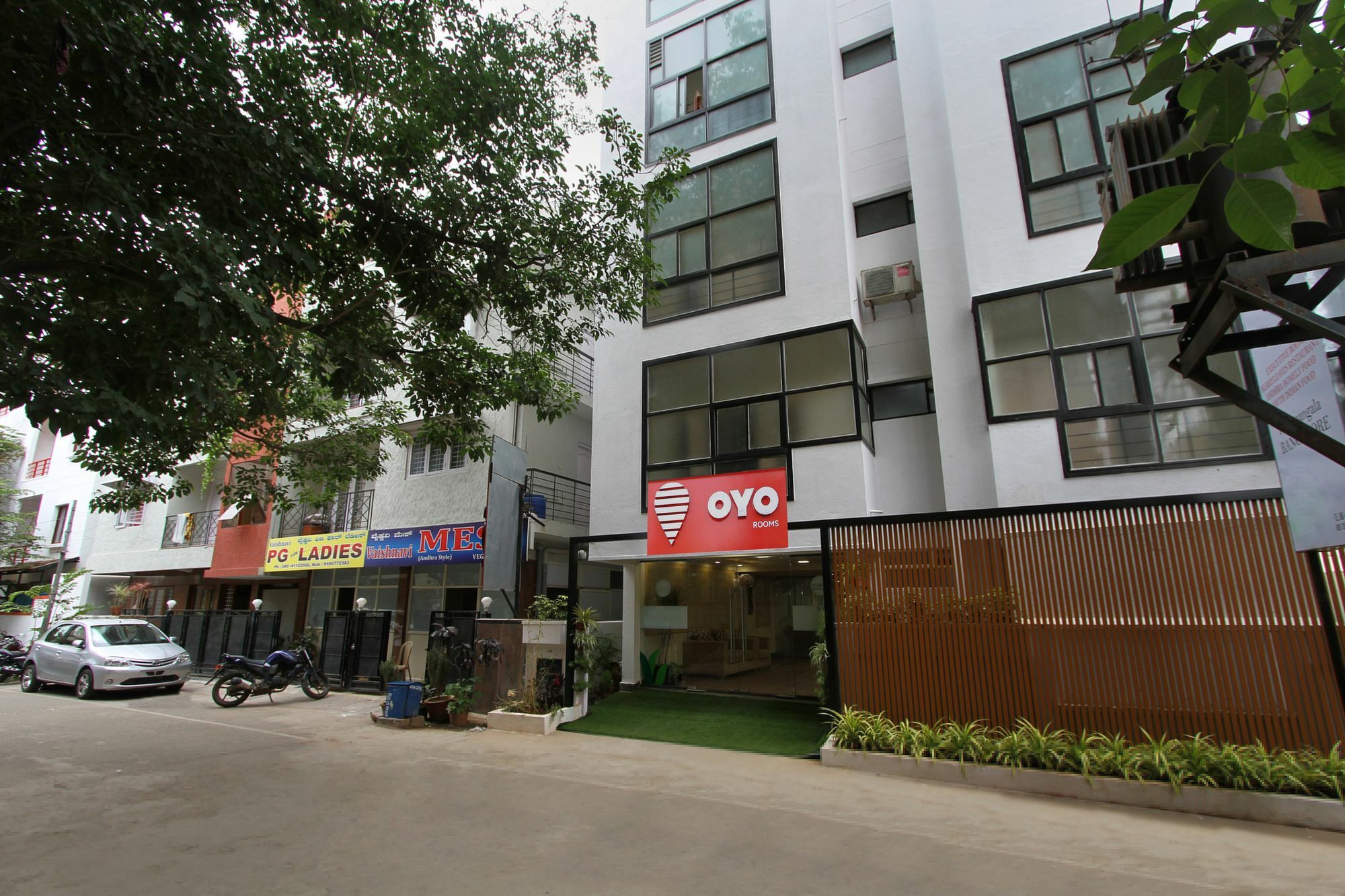 Capital O 5379 The Roy Grand Inns 班加罗尔 外观 照片